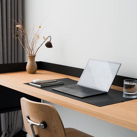 Ebb-Dunedin Extérieur photo A desk pad