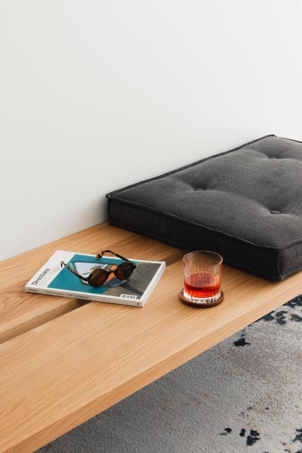 Ebb-Dunedin Extérieur photo A futon