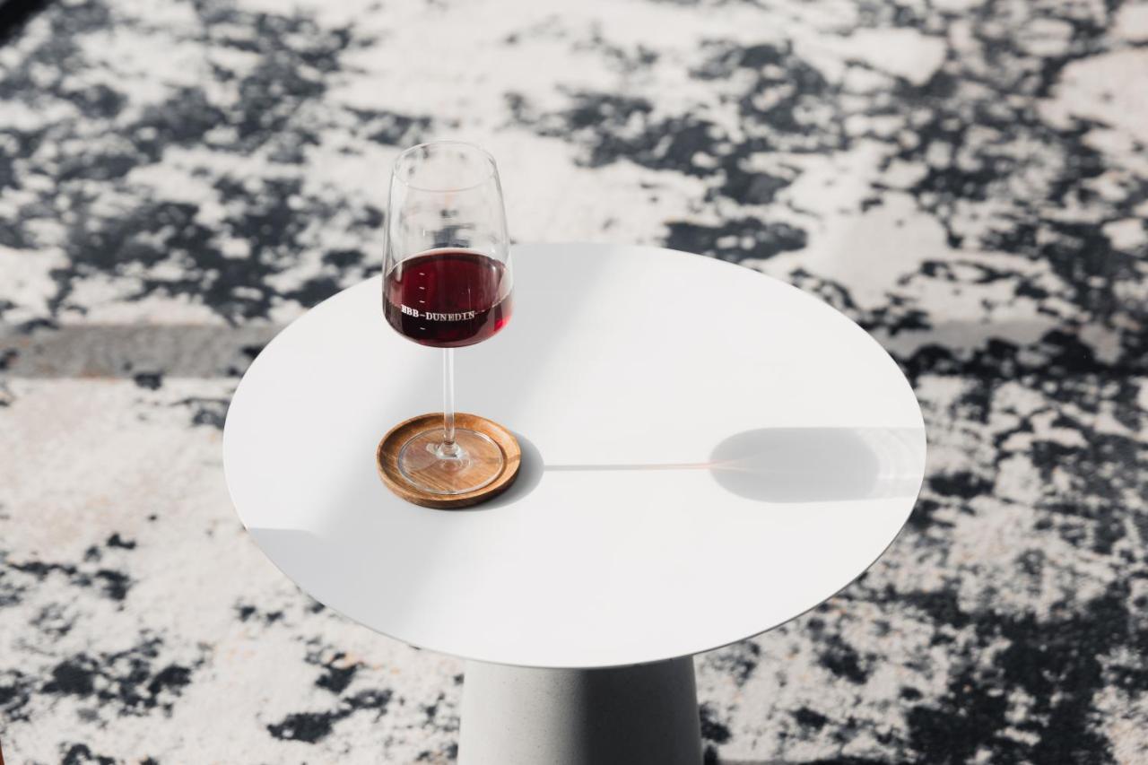 Ebb-Dunedin Extérieur photo A wine glass coaster